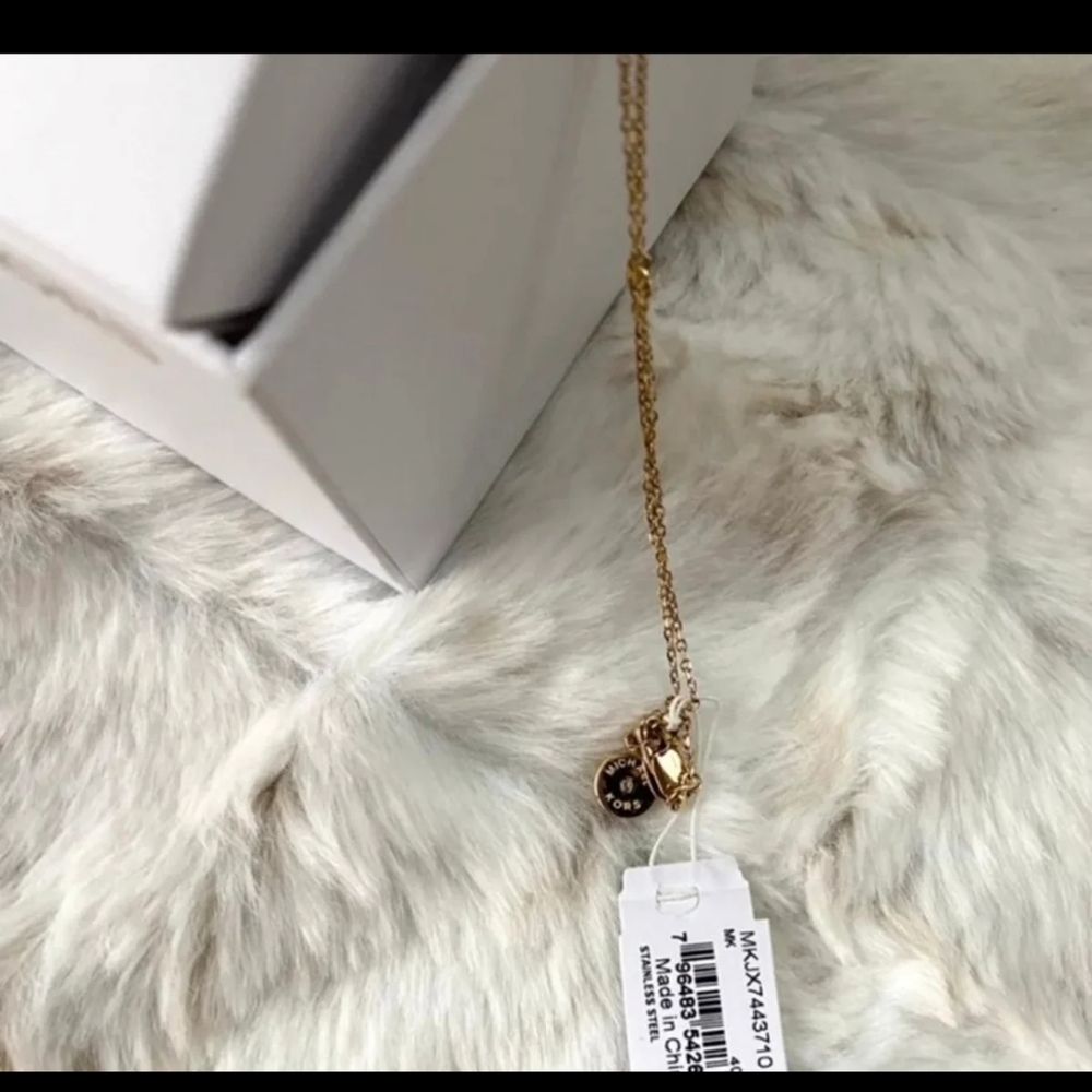 BRAND NEW MICHAEL KORS GOLD HEART WITH RHINESTONE 💜 - Picture 2 of 5